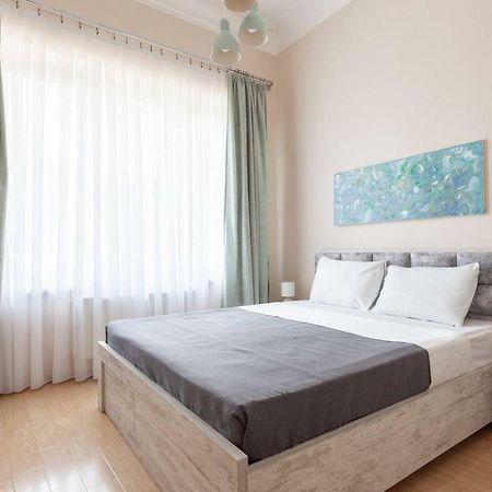 Wehost Apartment On A Colorful Street Тбилиси Экстерьер фото