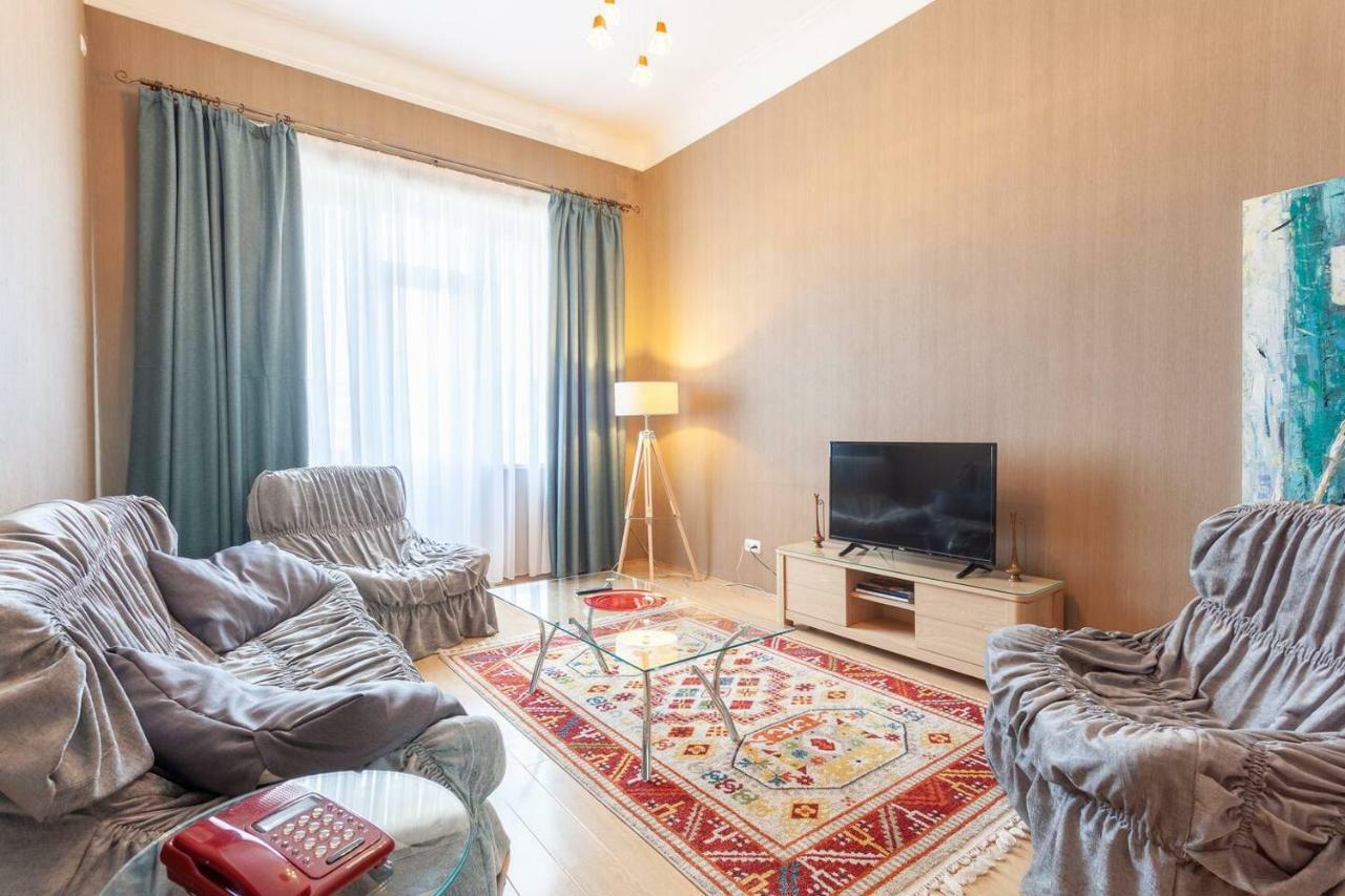 Wehost Apartment On A Colorful Street Тбилиси Экстерьер фото